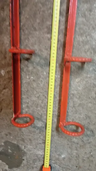 Cañeros de metal rojos