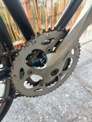 Bicicleta de carretera negra