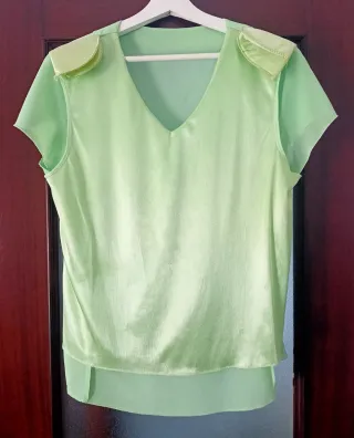 Blusa de mujer, verde menta con volantes, talla L