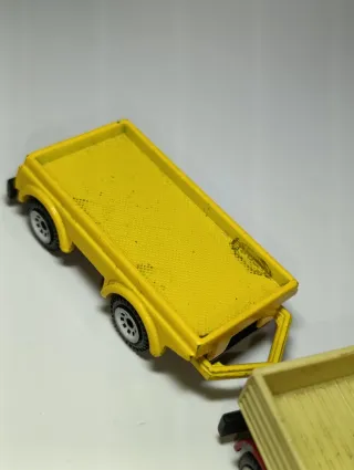 CAMION CON CAJA Y REMOLQUE 1/64 SIKU