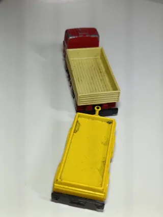 CAMION CON CAJA Y REMOLQUE 1/64 SIKU