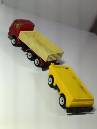 CAMION CON CAJA Y REMOLQUE 1/64 SIKU