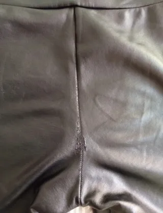 Leggins negros efecto cuero Zara