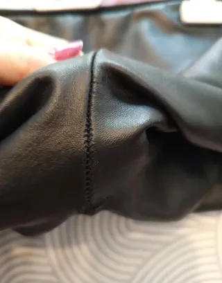 Leggins negros efecto cuero Zara