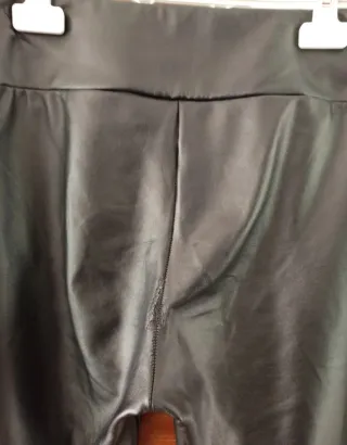 Leggins negros efecto cuero Zara