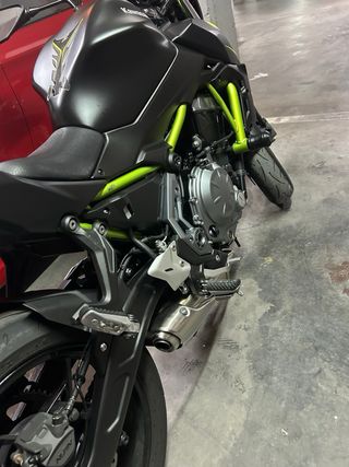 Kawasaki Z650 Negra y Verde