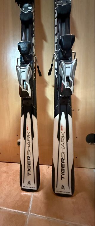 Esquís Völkl Tigershark , fijaciones Marker