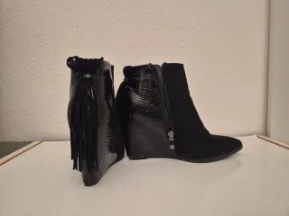 Botín de cuña negro