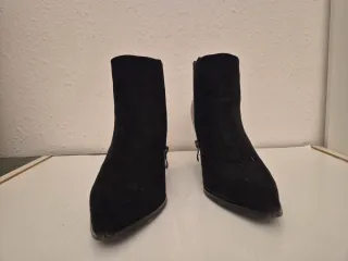 Botín de cuña negro