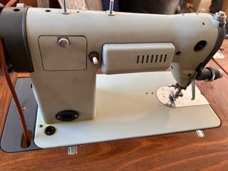 Máquina de coser Alfa