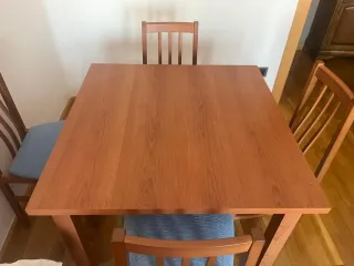 Conjunto mesa sillas y aparador
