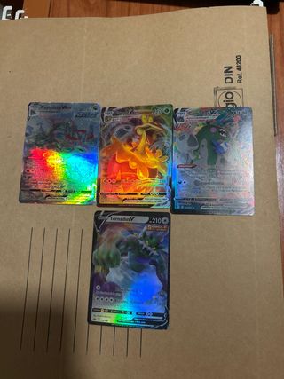4 Cartas Pokémon VMAX y Basic