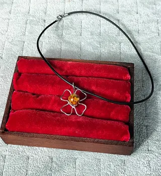 Collana Acciaio Inox Fiore Perla Marrone