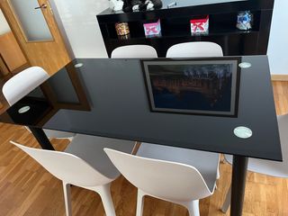 Tavolo da pranzo in vetro temperato nero