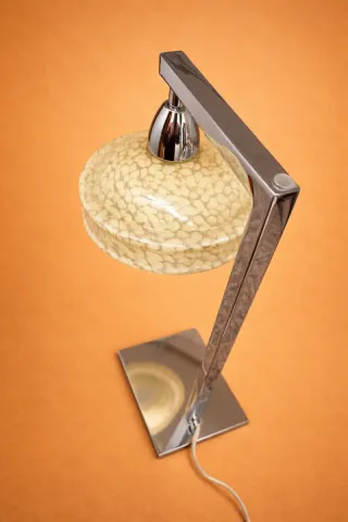 (1) Candeeiro de mesa dourado e branco