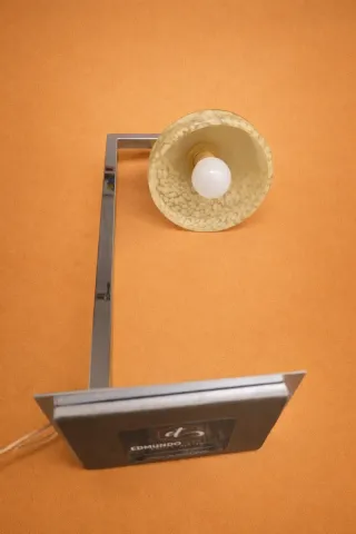 (1) Candeeiro de mesa dourado e branco