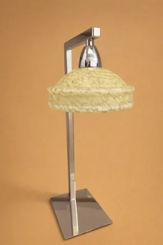 (1) Candeeiro de mesa dourado e branco