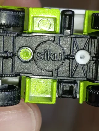 CAMION CISTERNA COMBUSTIBLE 1/64 SIKU