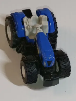 TRACTOR NEW HOLLAND 1/64 SIKU
