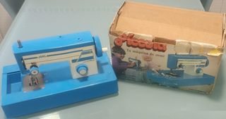 MAQUINA DE COSER VINTAGE JOAL PICCOLA - EN SU CAJA