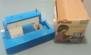 MAQUINA DE COSER VINTAGE JOAL PICCOLA - EN SU CAJA