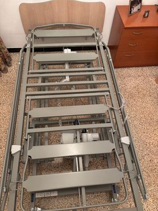 Cama articulada con colchón antiescaras