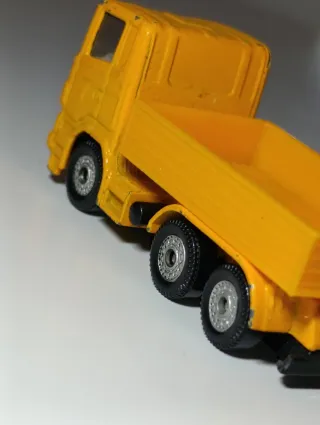 CAMION CON CAJA TRASERA 1/64 SIKU