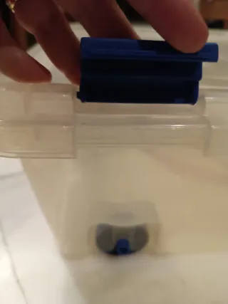 Caja de plástico transparente con ruedas