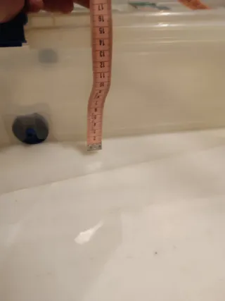 Caja de plástico transparente con ruedas