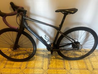 Bicicleta Gravel Negra