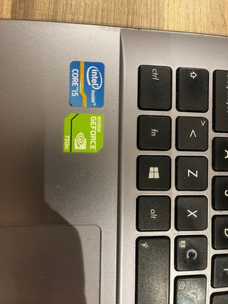 Portátil Asus F550C Plata