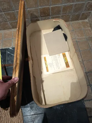 Maleta antigua de madera y cuero