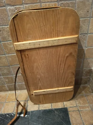 Maleta antigua de madera y cuero