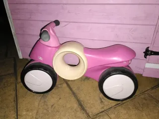 Moto correpasillos infantil rosa y beige