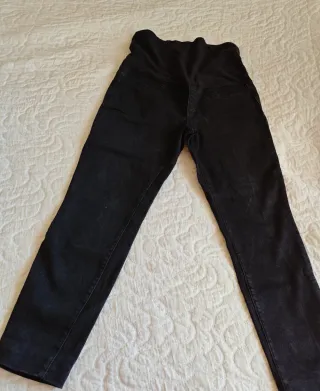 Jeans skinny negro y flare crop vaquero premamá