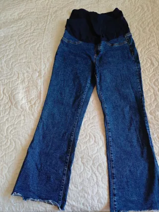 Jeans skinny negro y flare crop vaquero premamá