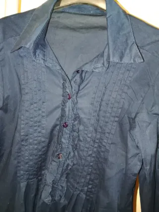 Camicia blu con dettagli
