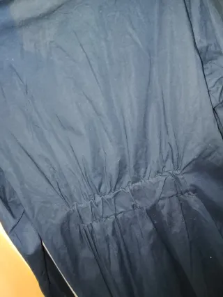 Camicia blu con dettagli