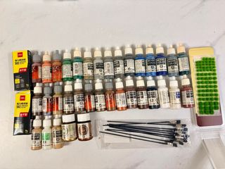 Lote aeromodelismo: pinturas, pegamento y césped