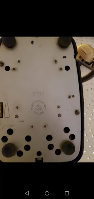 Teléfono antiguo negro