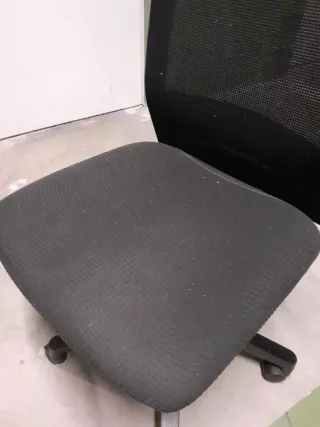 Silla de oficina ergonómica negra