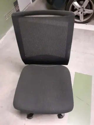 Silla de oficina ergonómica negra