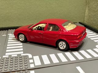 Bburago Alfa Romeo 156 1:24 Rosso
