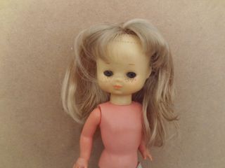 Muñeca Lesly Famosa antigua 10 pecas