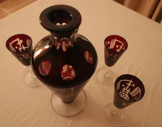 Cristal Bohemia Rojo Tallado: Licorera + 4 Copas