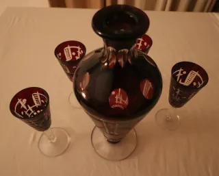 Cristal Bohemia Rojo Tallado: Licorera + 4 Copas