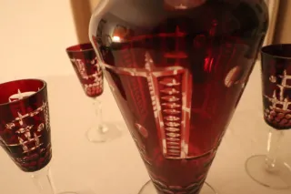 Cristal Bohemia Rojo Tallado: Licorera + 4 Copas