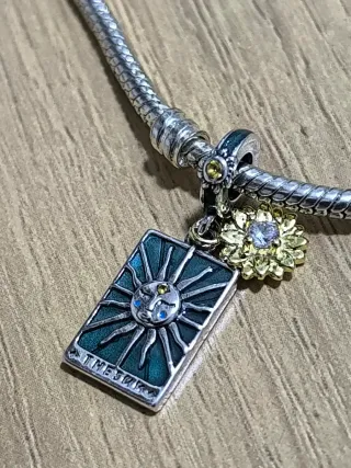 Charm Tarot El Sol Plata y Teal