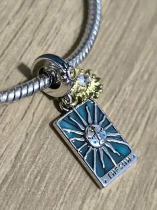 Charm Tarot El Sol Plata y Teal