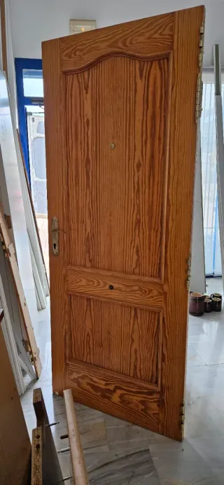 Puerta de calle acorazada madera